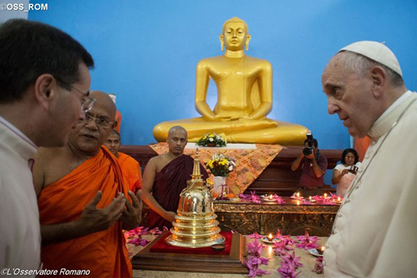 http://img.cancaonova.com/cnimages/especiais/uploads/sites/2/2015/01/visita-papa-templo-budista-sri-lanka.jpg