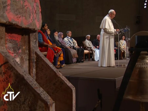 Papa discursando no Ground Zero, em Nova Iorque, EUA