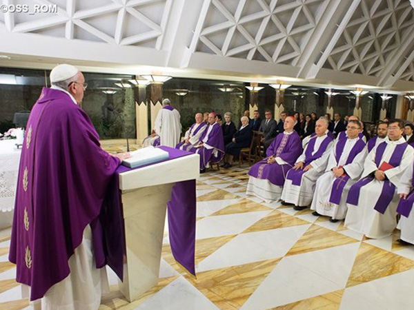 Papa durante celebração na Casa Santa Marta / Foto: Arquivo-L'Osservatore Romano