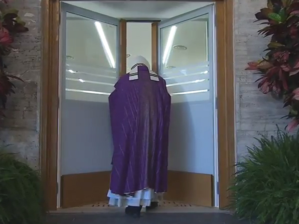 Francisco abre "Porta Santa da Caridade" no albergue da Cáritas romana / Foto: Reprodução CTV