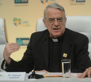 Padre Lombardi revela: Papa está muito contente com a acolhida no Brasil