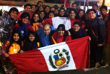 Grupo de peruanos muito animados na JMJ (Foto Daniel Machado/CN)