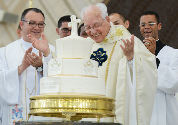 Monsenhor Jonas Abib celebra 50 anos de sacerdócio