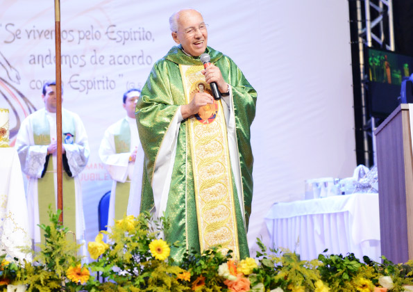 Monsenhor Jonas Abib preside Missa em Encontro Nacional da RCC