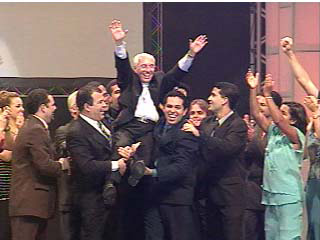 Neste show eu participei  fazendo o coro da música Compromisso.