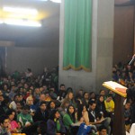 Jovens atentos a cateque na Igreja de Nossa Senhora de Copacabana (Foto: Wesley Almeida-CN)