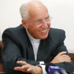 Monsenhor Jonas fala à imprensa sobre seu primeiro DVD