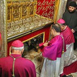 Dom Fouad Twal entra solenemente na Basílica da Natividade