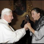 Papa recebe Ingrid Betancourt em Castelgandolfo