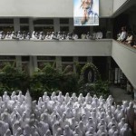 Papa abençoa estátua de Madre Teresa de Calcutá