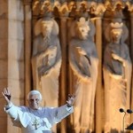 Na Catedral de Notre Dame, Papa saúda jovens franceses