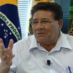 Trabalho de formiguinha rende votos em terra de abelha