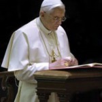 Bento XVI pede que cristãos imitem a Cristo, servindo ao próximo