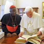 Cardeal apresenta 3ª edição do Missal ao Papa