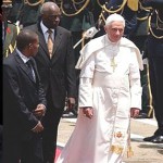 Bento XVI chega a Angola, segunda etapa de sua viagem à África