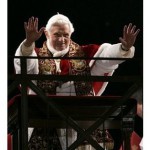 Papa preside a tradicional Via-Sacra no Coliseu