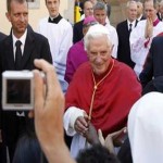 Maria é a estrela que nos guia em direção a Jesus, diz Bento XVI