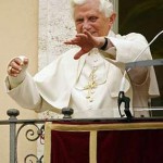 Papa afirma que pela Eucaristia o homem participa da divindade