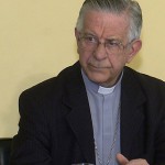 Menino que teve corpo perfurado por agulhas é visitado por Cardeal