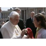 Papa recebe boné comemorativo à JMJ 2011