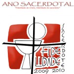 Sacerdote precisa viver