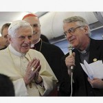 Entrevista do Papa a jornalistas no voo entre Itália e Portugal