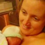 Bebê declarado morto dá sinais de vida, após carinho da mãe
