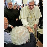 Papa pede que idosos não temam se unir ao sofrimento de Cristo
