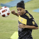 Ronaldinho volta à seleção e diz que meta é jogar Copa de 2014