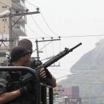 Polícia e Marinha fazem megaoperação em reduto do crime no Rio