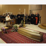 Papa escreve em memória de sua auxiliar falecida recentemente