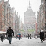 Forte nevasca afeta transportes na Europa; 12 morrem na Polônia