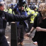Votação de taxas universitárias causa confrontos em Londres