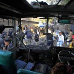Bomba atinge ônibus escolar no Paquistão