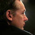 Tribunal britânico autoriza soltura de Assange sob fiança