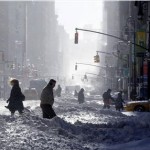Nova Iorque remove neve após tempestade e voos são retomados