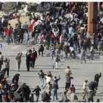 Manifestantes pró e contra Mubarak entram em confronto