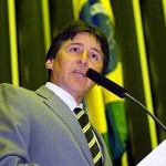 Eunício Oliveira é eleito presidente da CCJ do Senado