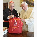 Bento XVI já tem a mochila da JMJ 2011