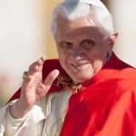 Bento XVI afirma que caridade pertence à natureza da Igreja