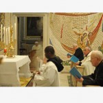 Papa reflete vida dos santos em 2º dia de retiro quaresmal