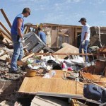 Número de mortos pelos tornados sobe para 350 nos Estados Unidos