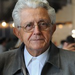 Bispo parabeniza Canção Nova por