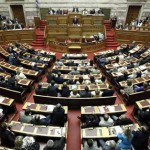 Governo grego ganha voto de confiança em meio a protestos