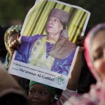 Gaddafi descarta negociação e comício enfatiza divisão na Líbia