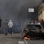 Premiê promete reprimir violência em Londres