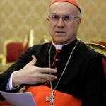 Deus se revela e ensina por meio da Liturgia, explica Dom Bertone