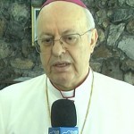 JMJ 2013: Papa entrega cruz ao jovem, que representa a humanidade