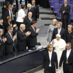 Políticas devem visar justiça para criar a paz, salienta o Papa