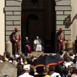 Bento XVI deixa Castel Gandolfo e segue para o Vaticano